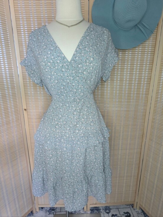 Dresses & Skirts - Romantic Blue Ruffled Fluttersleeve Floral Dress NWOT, Monteau Los Angeles